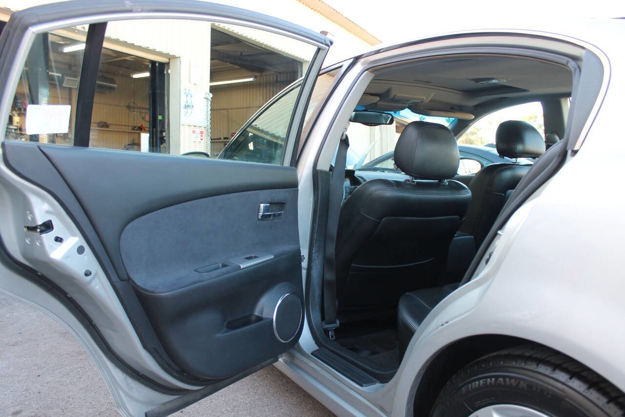Used 2005 Nissan Altima 3.5 SE w/ (X02) Navigation Pkg FWD image 13