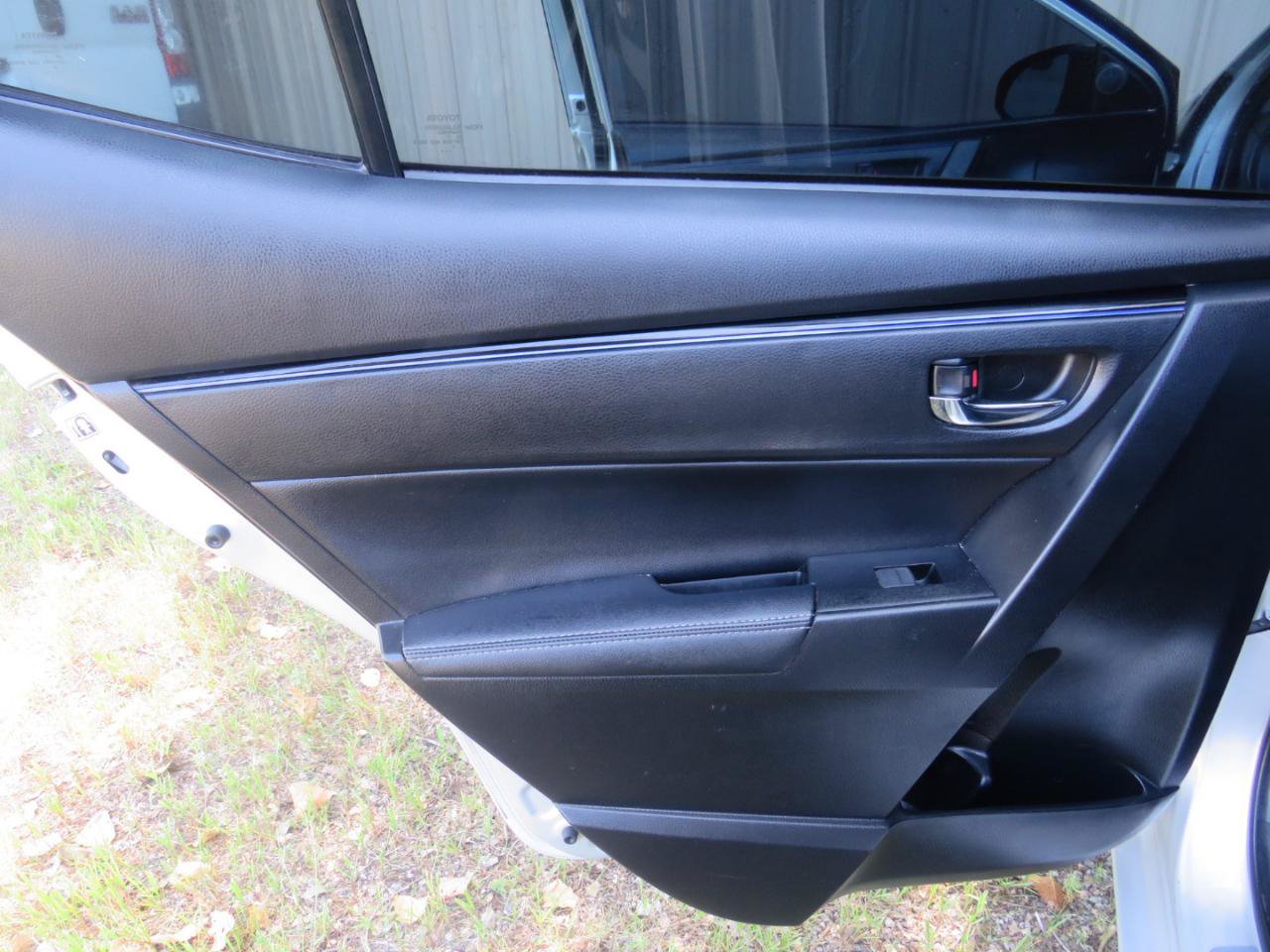 Used 2017 Toyota Corolla SE FWD image 20
