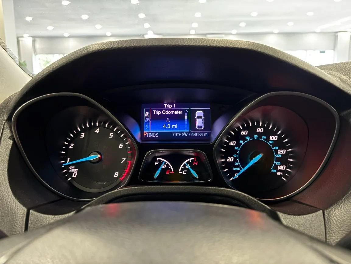 Used 2014 Ford Focus Titanium FWD image 29