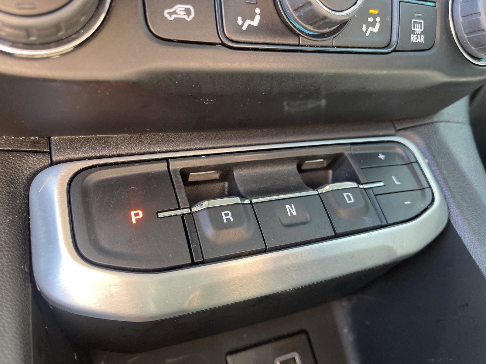 Used 2023 GMC Acadia SLE w/ Driver Convenience Package FWD image 27