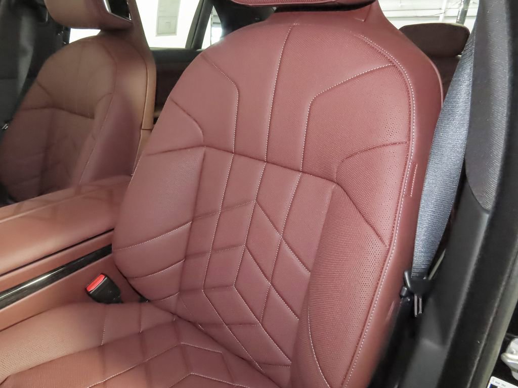 New 2025 BMW 750e xDrive image 14