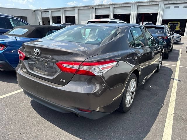 Used 2018 Toyota Camry LE FWD image 3