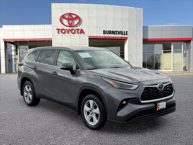 Certified 2024 Toyota Highlander LE AWD/4WD image 1