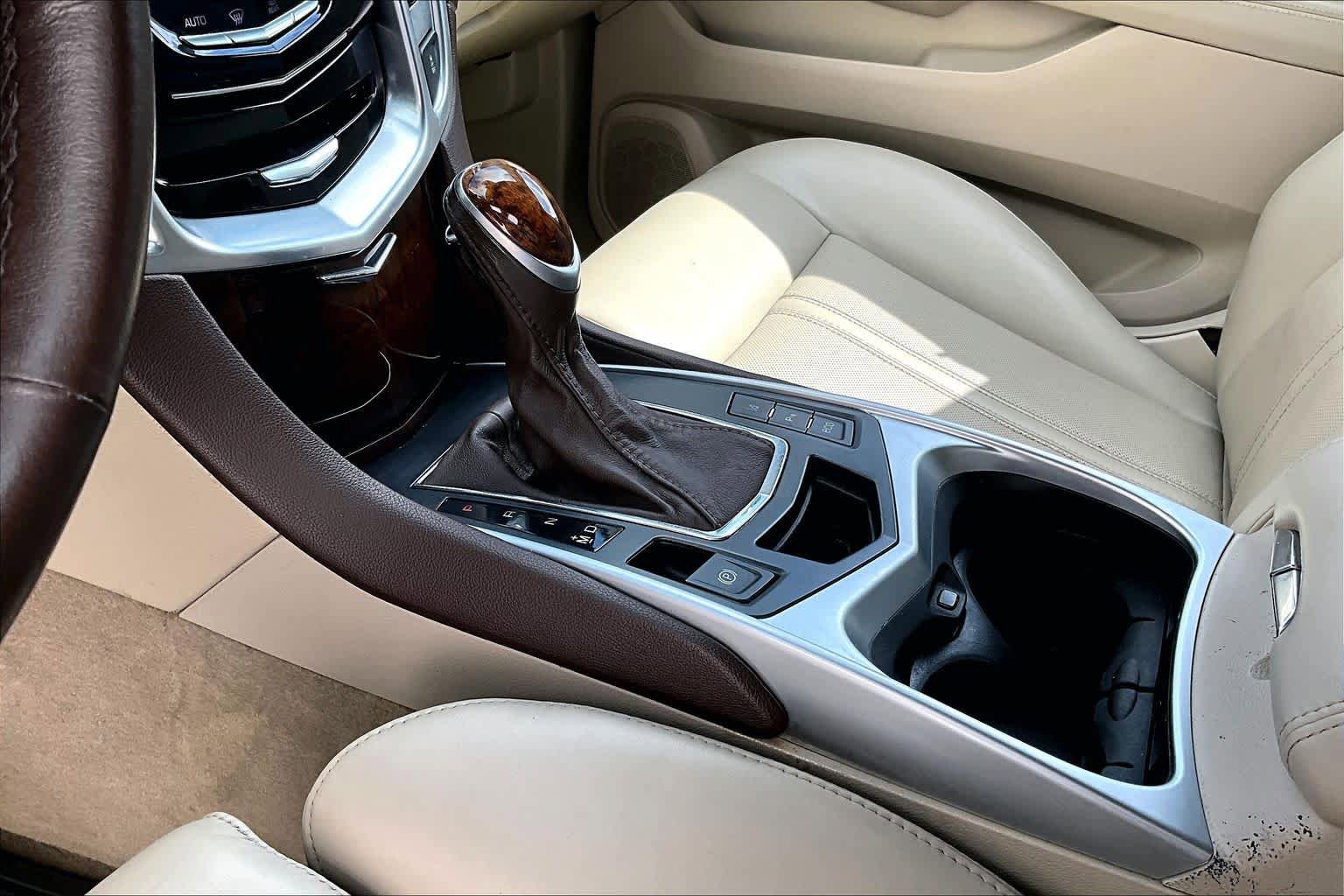 Used 2015 Cadillac SRX Luxury w/ Driver Awareness Package FWD image 18