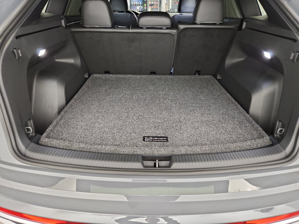 Certified 2025 Volkswagen Atlas Cross Sport SEL image 37