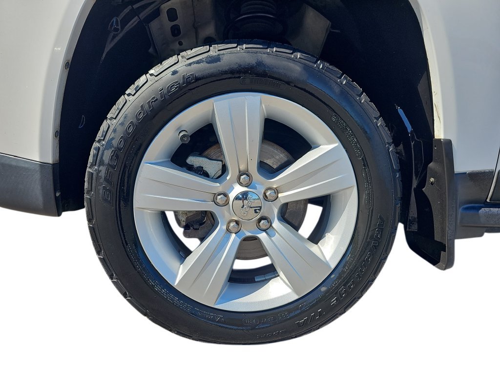 Used 2012 Jeep Compass Latitude FWD image 29