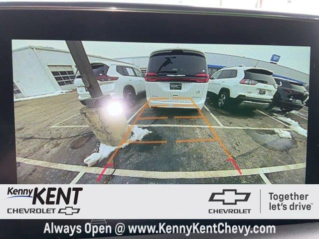 Used 2024 Chevrolet Suburban LT image 6