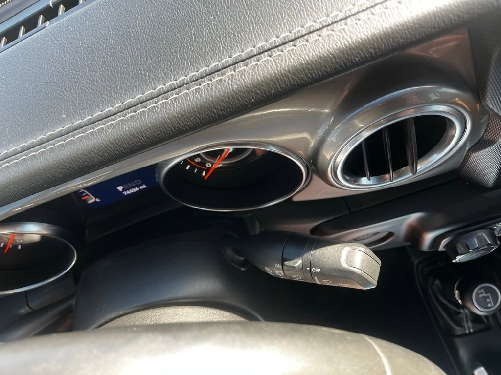 Used 2020 Jeep Wrangler Unlimited Sahara image 17