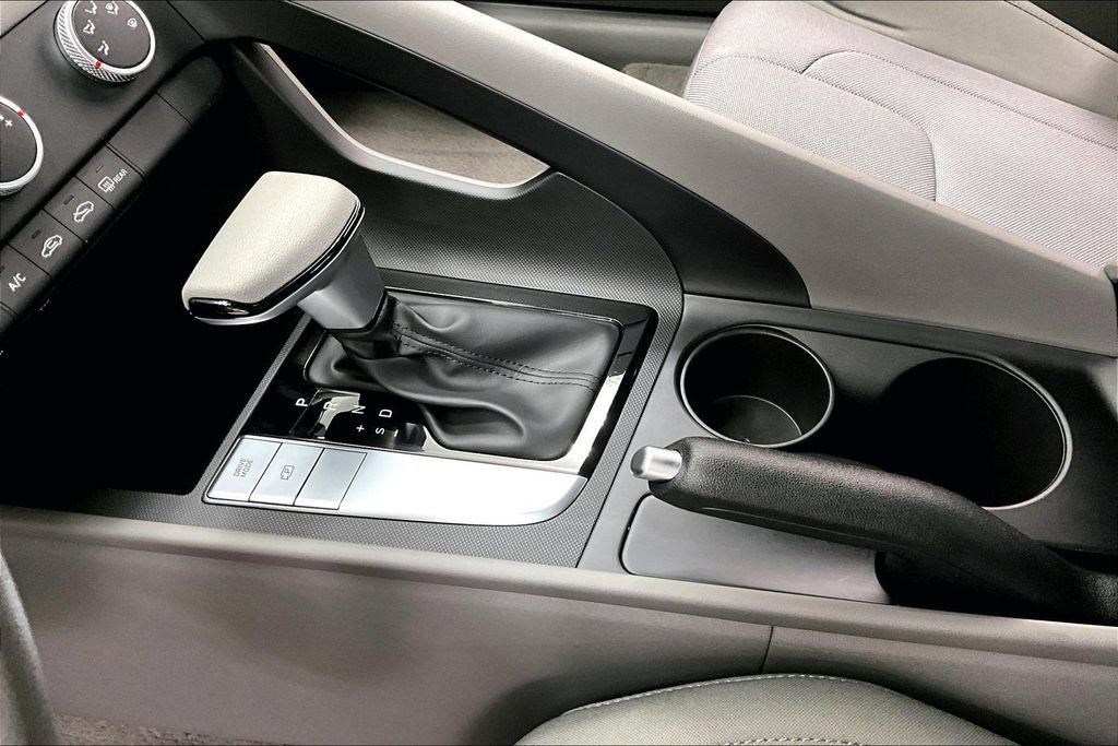 Certified 2024 Hyundai Elantra SE FWD image 14