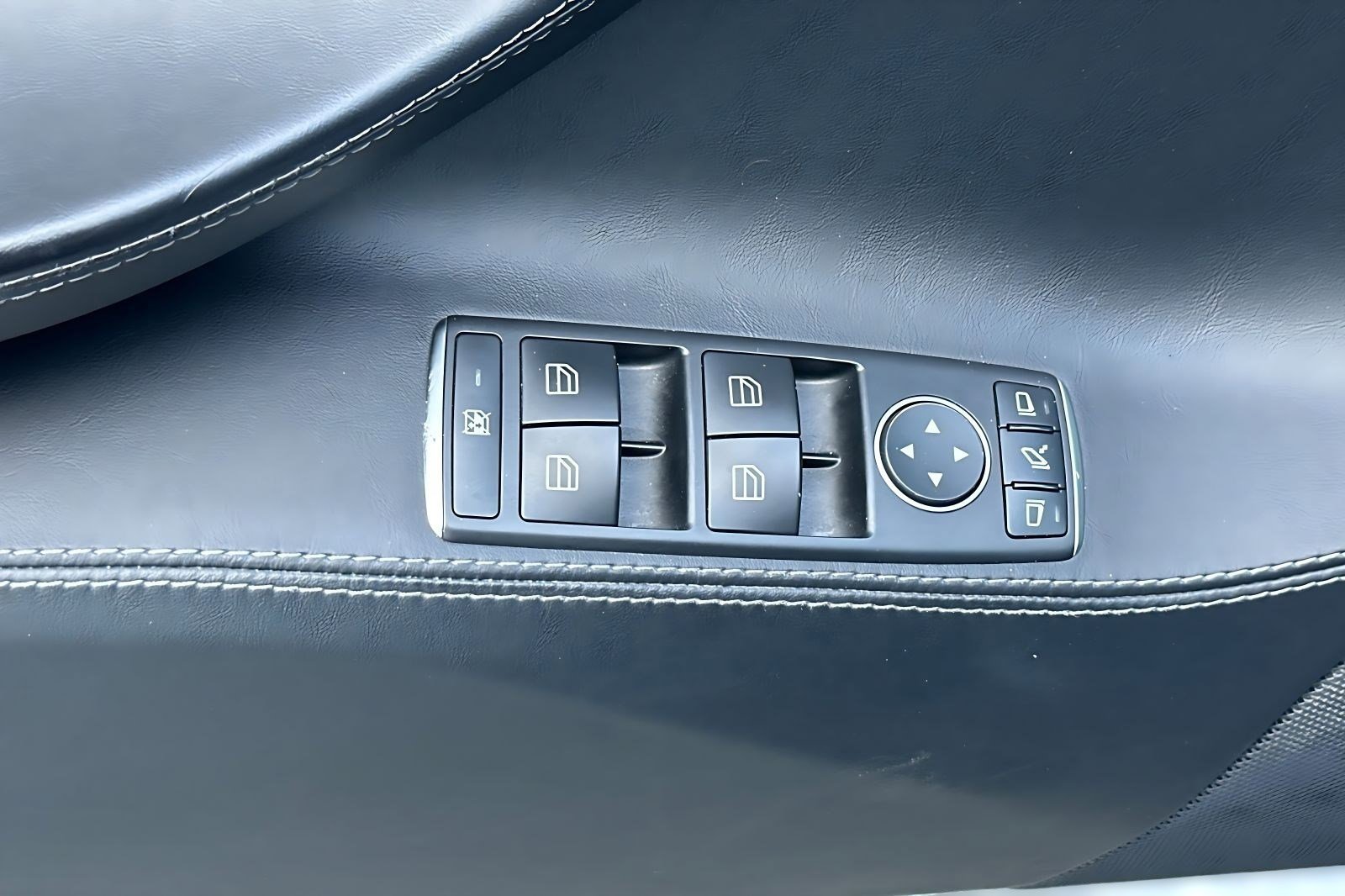 Used 2017 Tesla Model S 75 RWD image 13