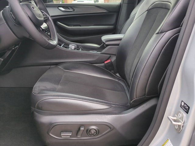 Used 2024 Jeep Grand Cherokee Altitude image 19