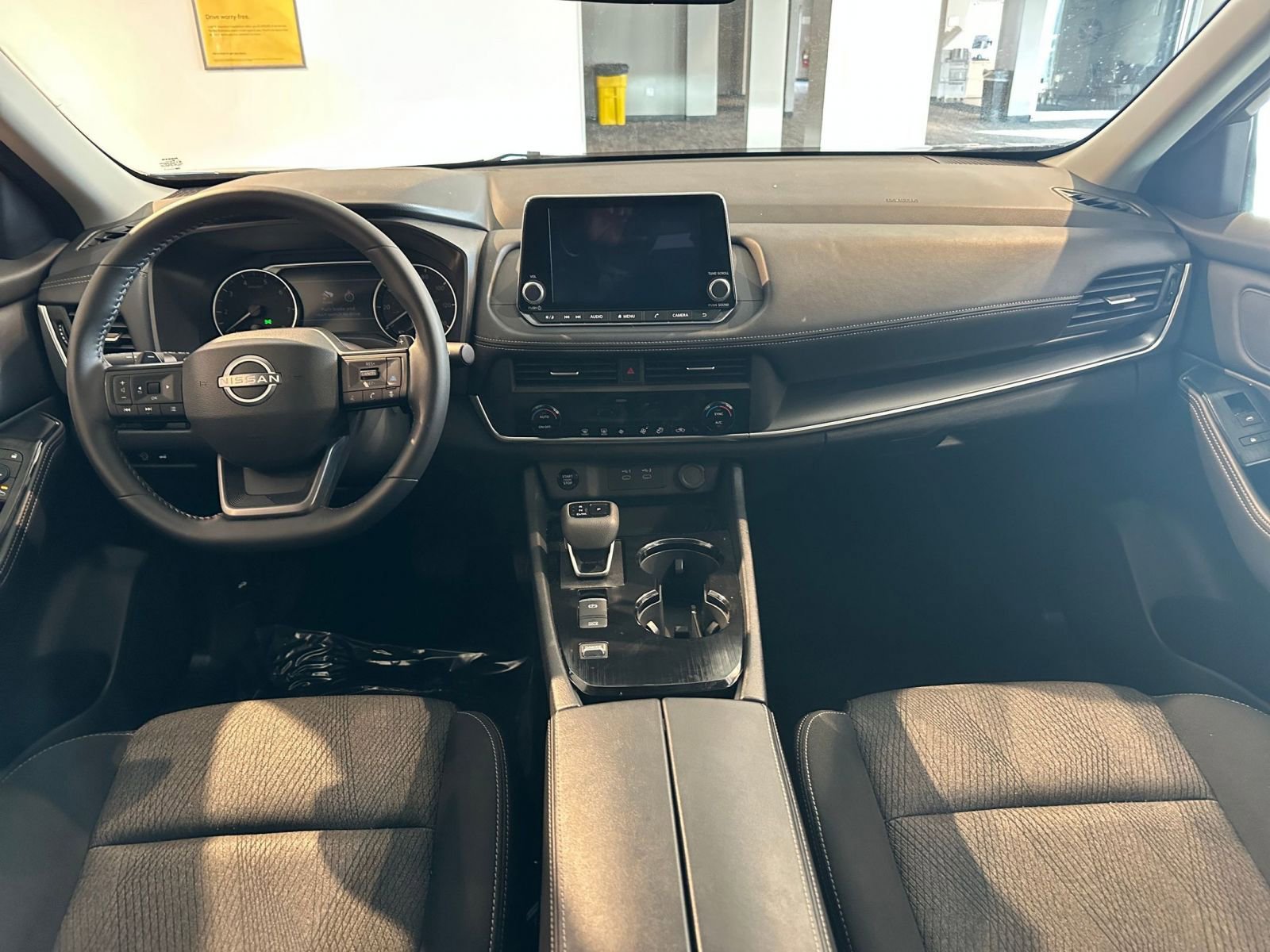 Used 2025 Nissan Rogue SV image 34