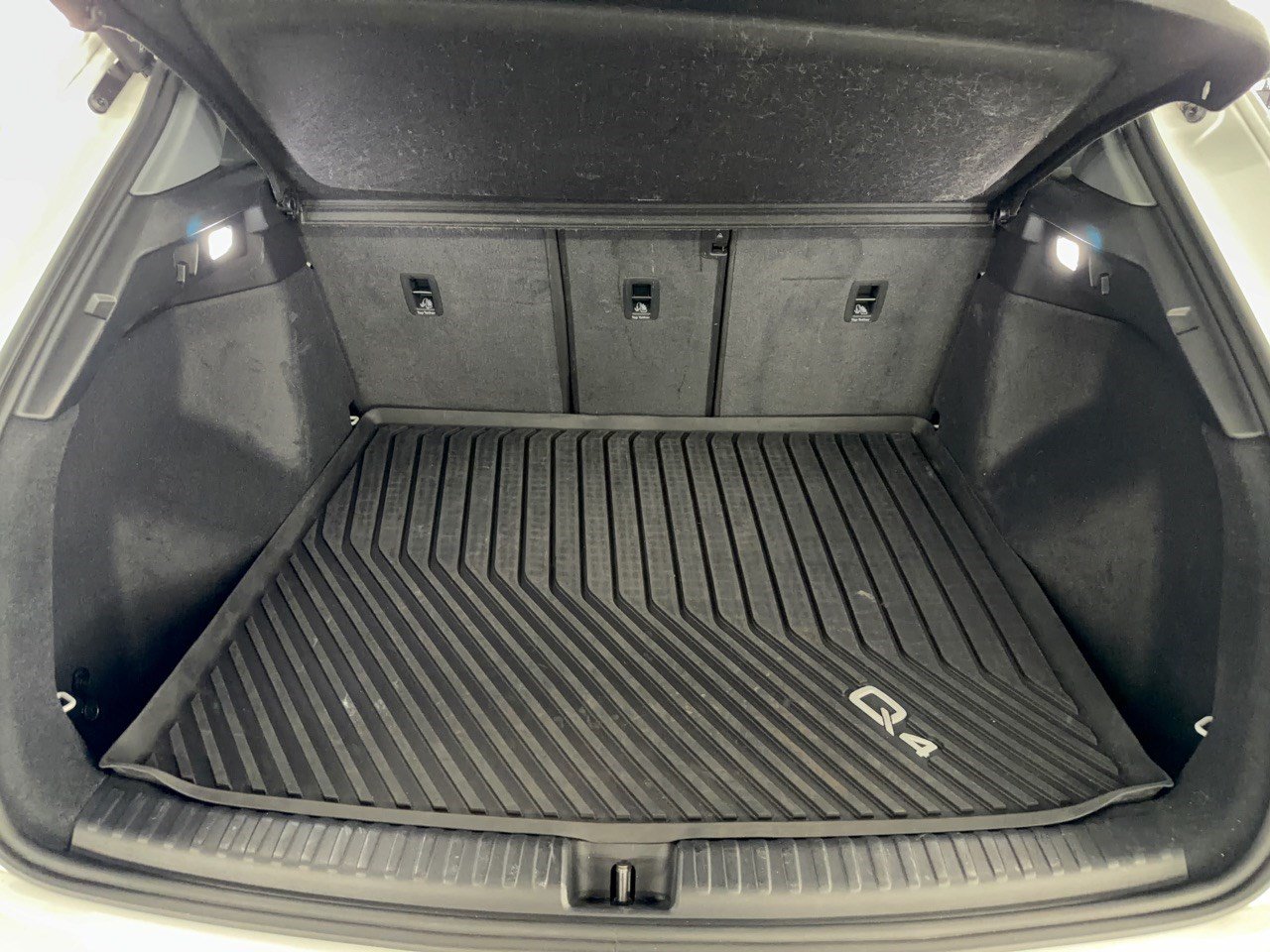 Used 2024 Audi Q4 e-tron Premium Plus AWD/4WD image 28