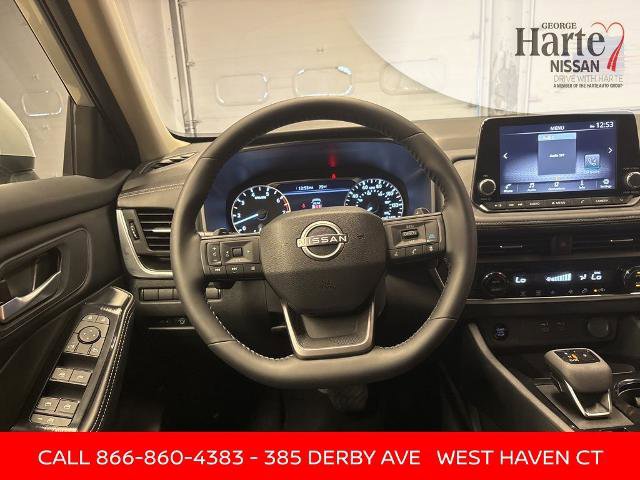 Certified 2025 Nissan Rogue SV image 18