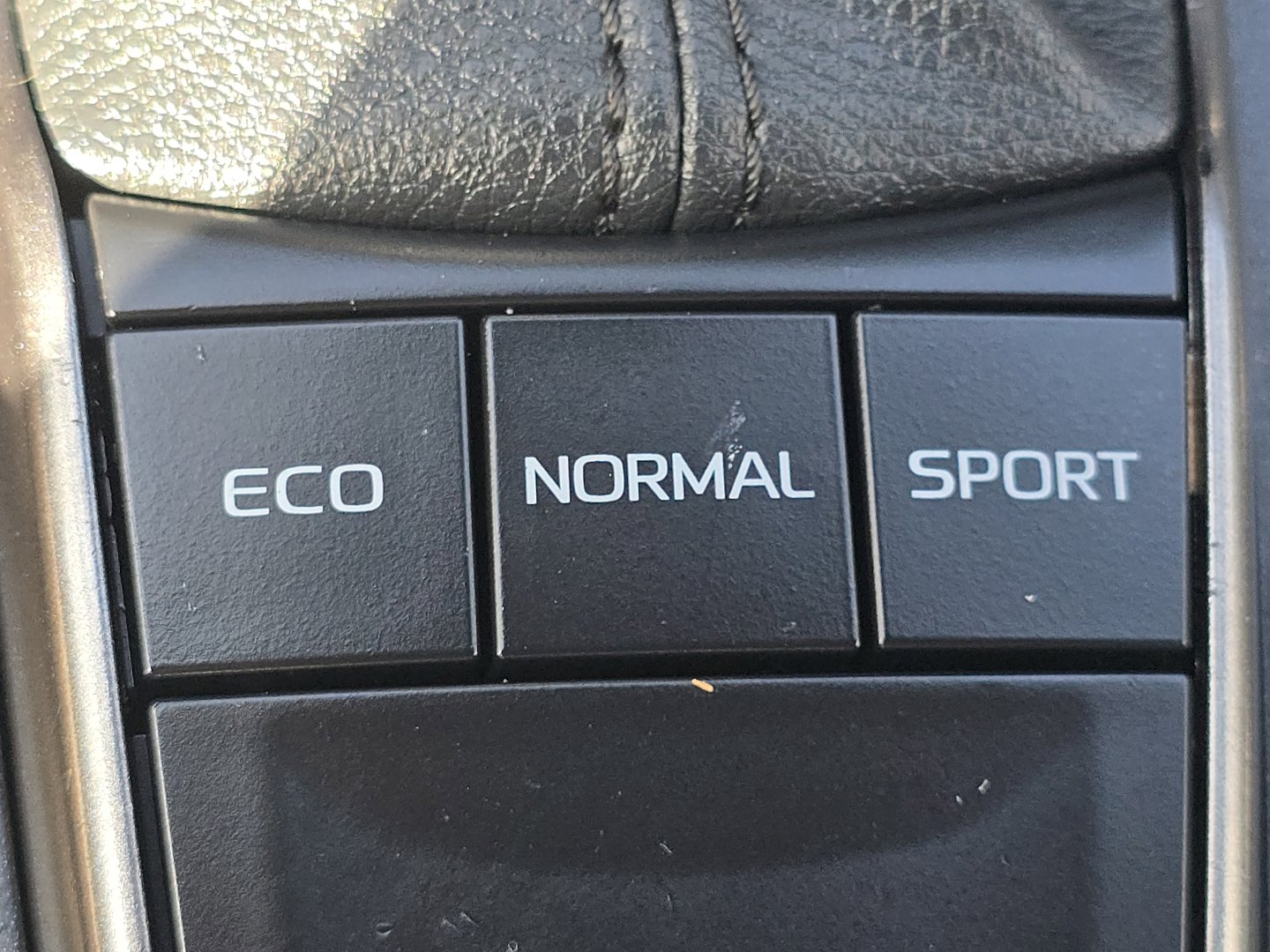 Used 2022 Toyota Camry SE w/ Convenience Package image 30