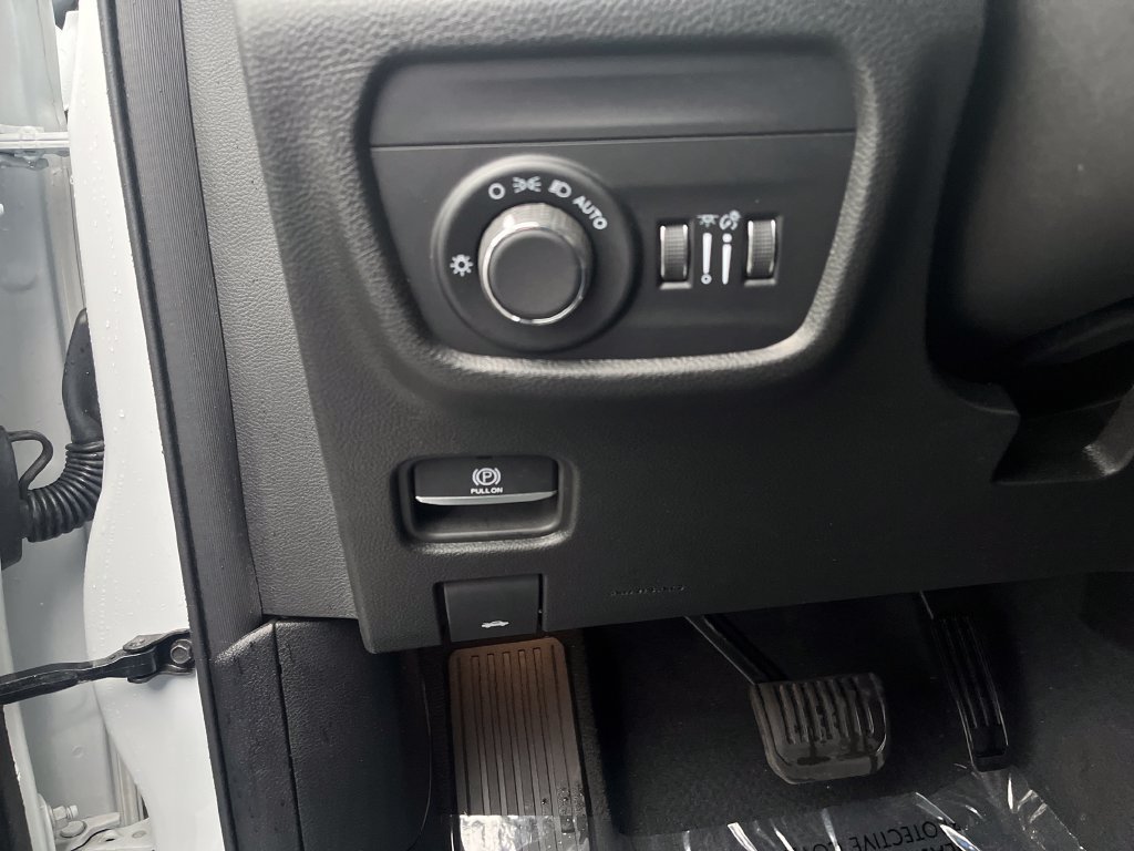 Used 2023 Jeep Grand Cherokee L Laredo AWD/4WD image 37