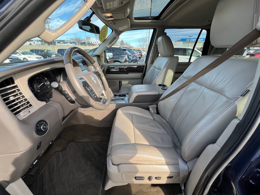Used 2015 Lincoln Navigator 4WD image 17