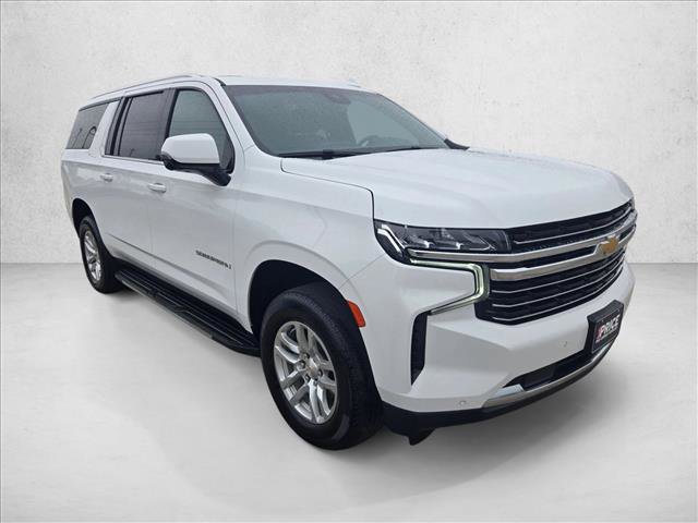 Used 2024 Chevrolet Suburban LT w/ Luxury Package RWD image 3