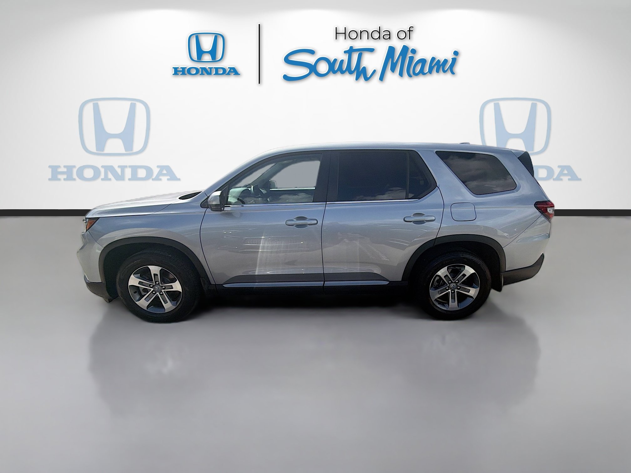 Certified 2025 Honda Pilot EX-L image 4