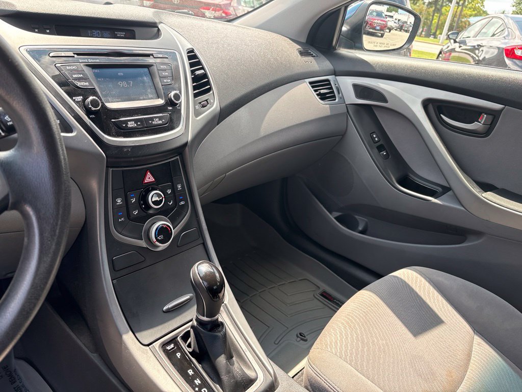 Used 2016 Hyundai Elantra SE w/ Option Group 02 FWD image 19