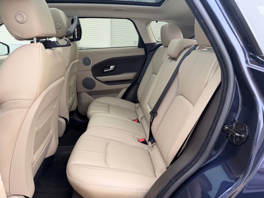 Used 2019 Land Rover Range Rover Evoque SE AWD/4WD image 22