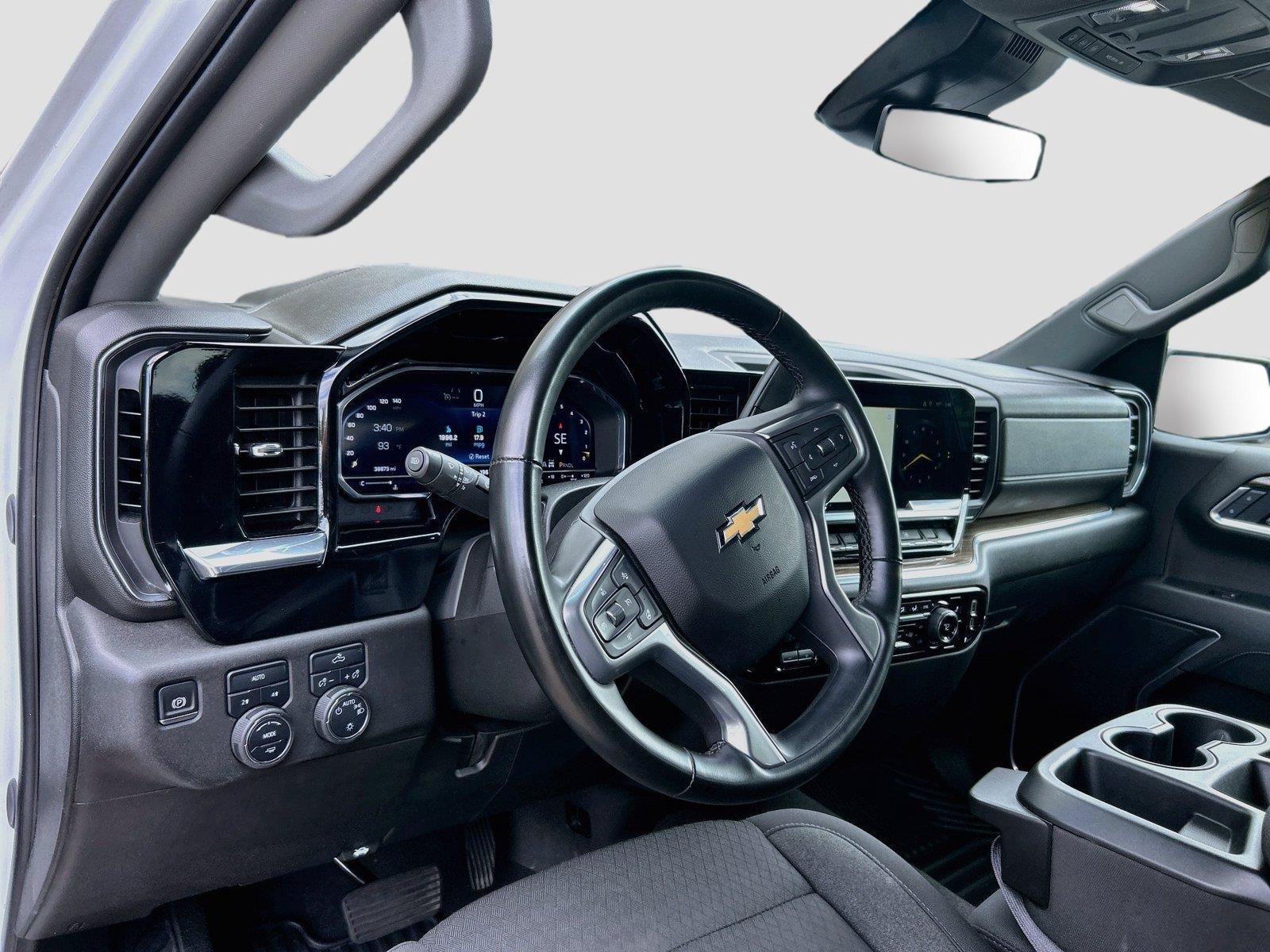 Used 2025 Chevrolet Silverado 1500 LT AWD/4WD image 37