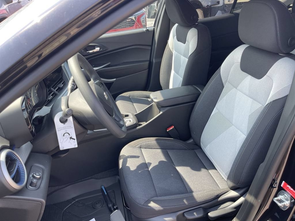 New 2026 Chevrolet Trax LS w/ LS Convenience Package FWD image 11