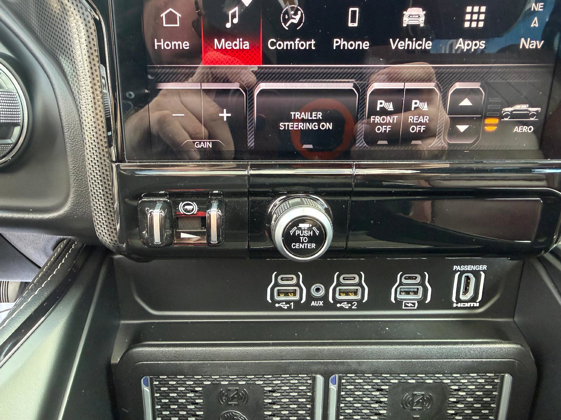 Used 2025 RAM 1500 Limited AWD/4WD image 27