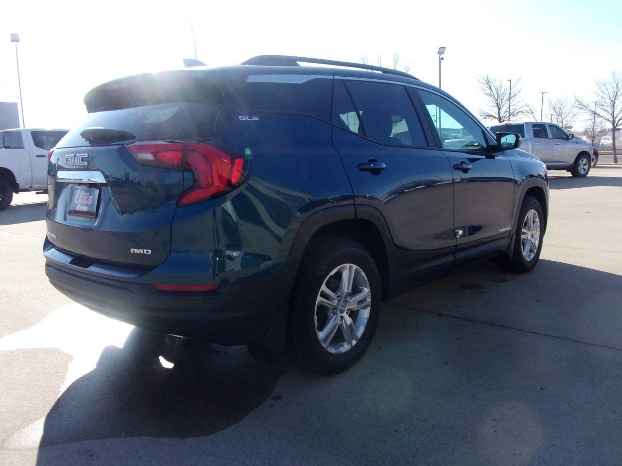 Used 2021 GMC Terrain SLE w/ Driver Convenience Package AWD/4WD image 6