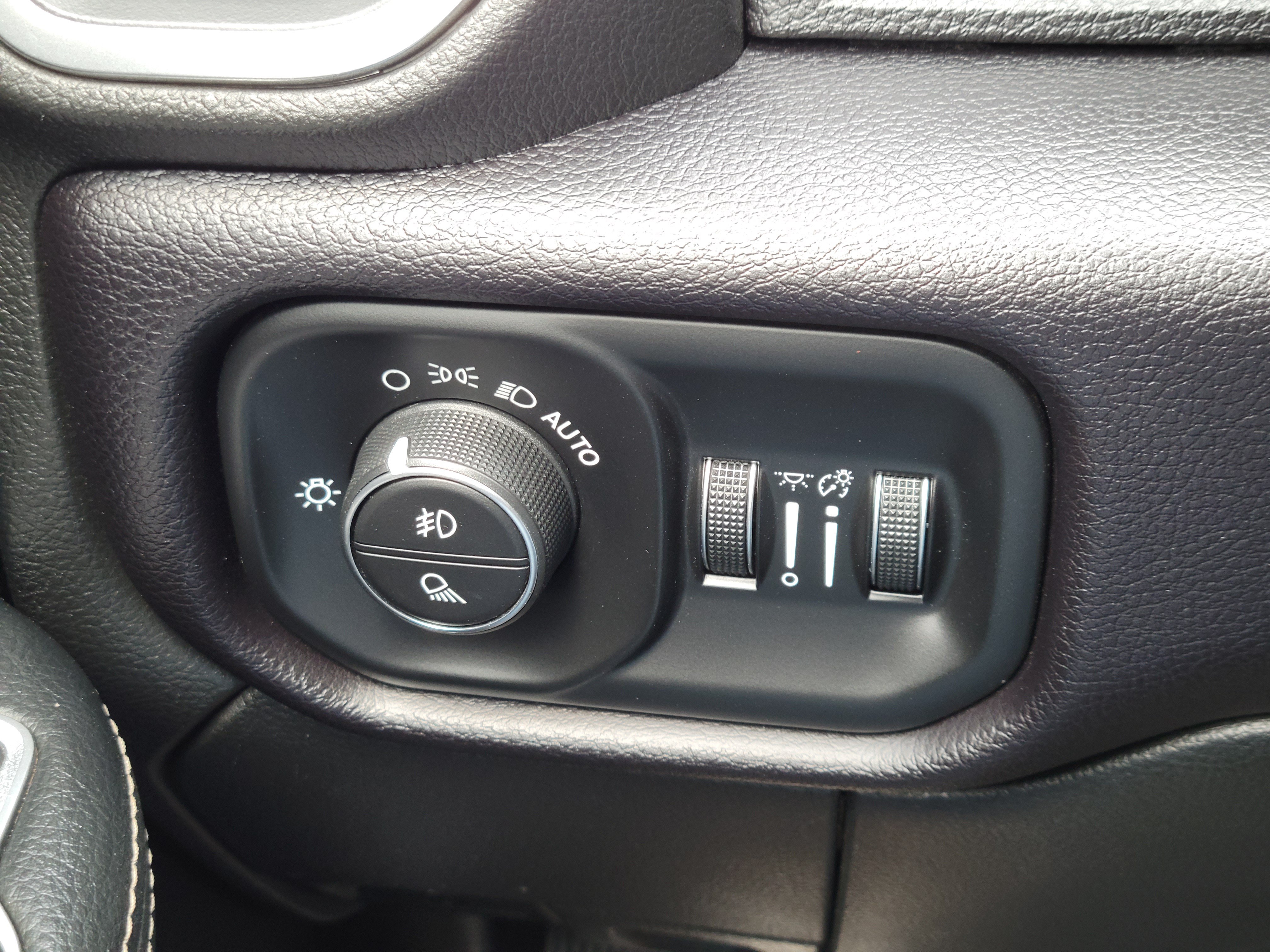 Used 2022 RAM 2500 Laramie AWD/4WD image 11