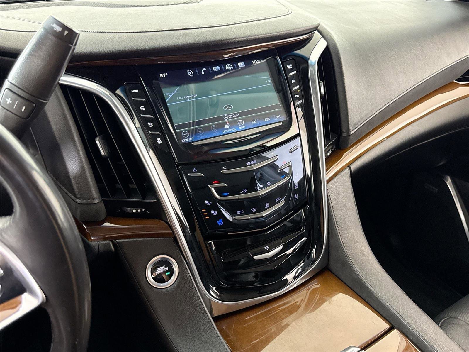Used 2018 Cadillac Escalade Premium Luxury AWD/4WD image 20
