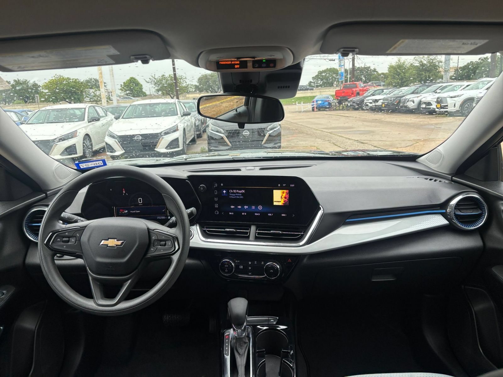 Used 2025 Chevrolet Trax LT FWD image 27