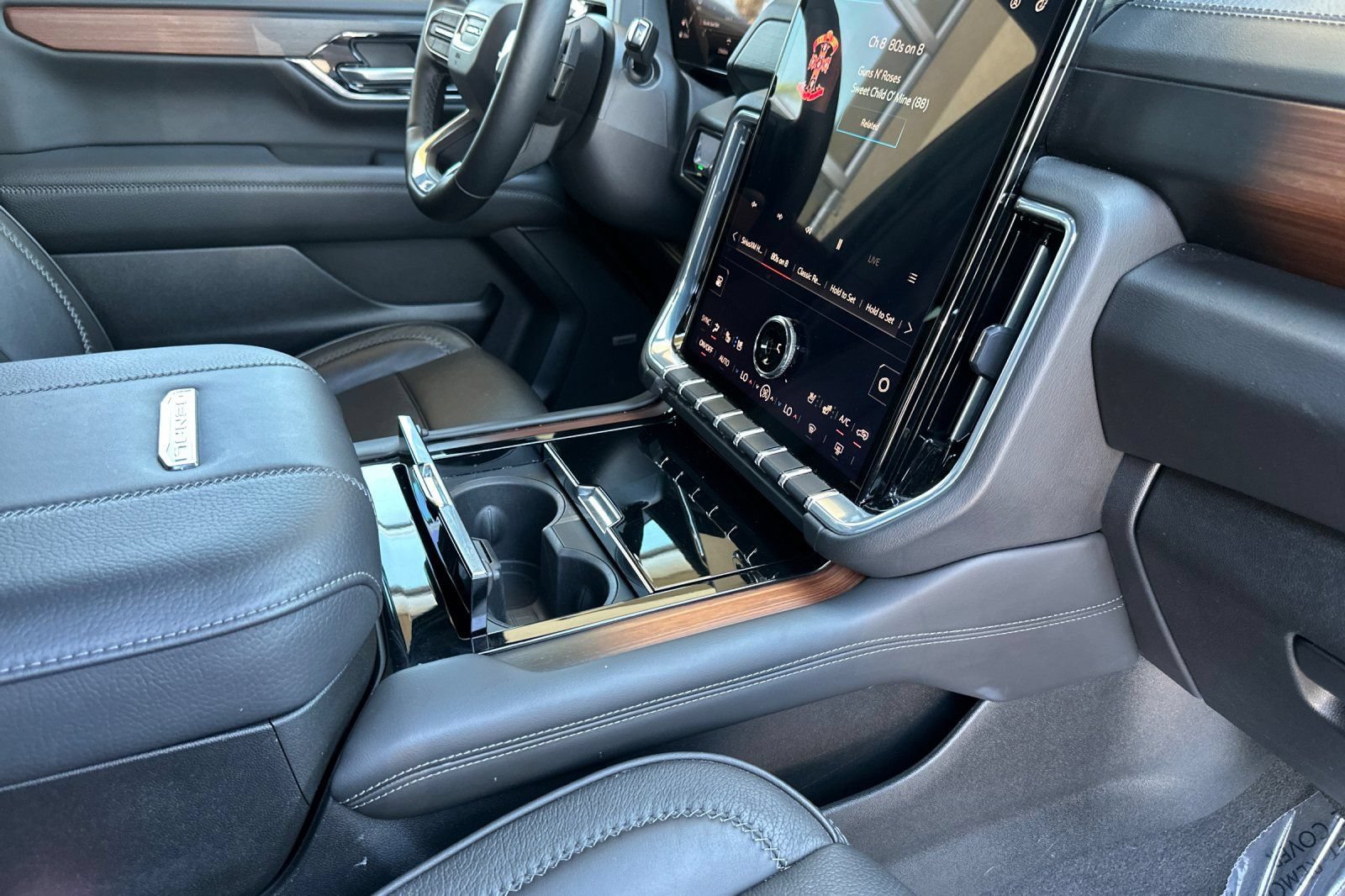 Certified 2025 GMC Yukon Denali RWD image 18