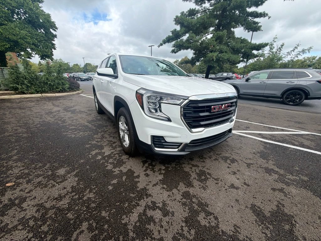 Used 2023 GMC Terrain SLE FWD image 3