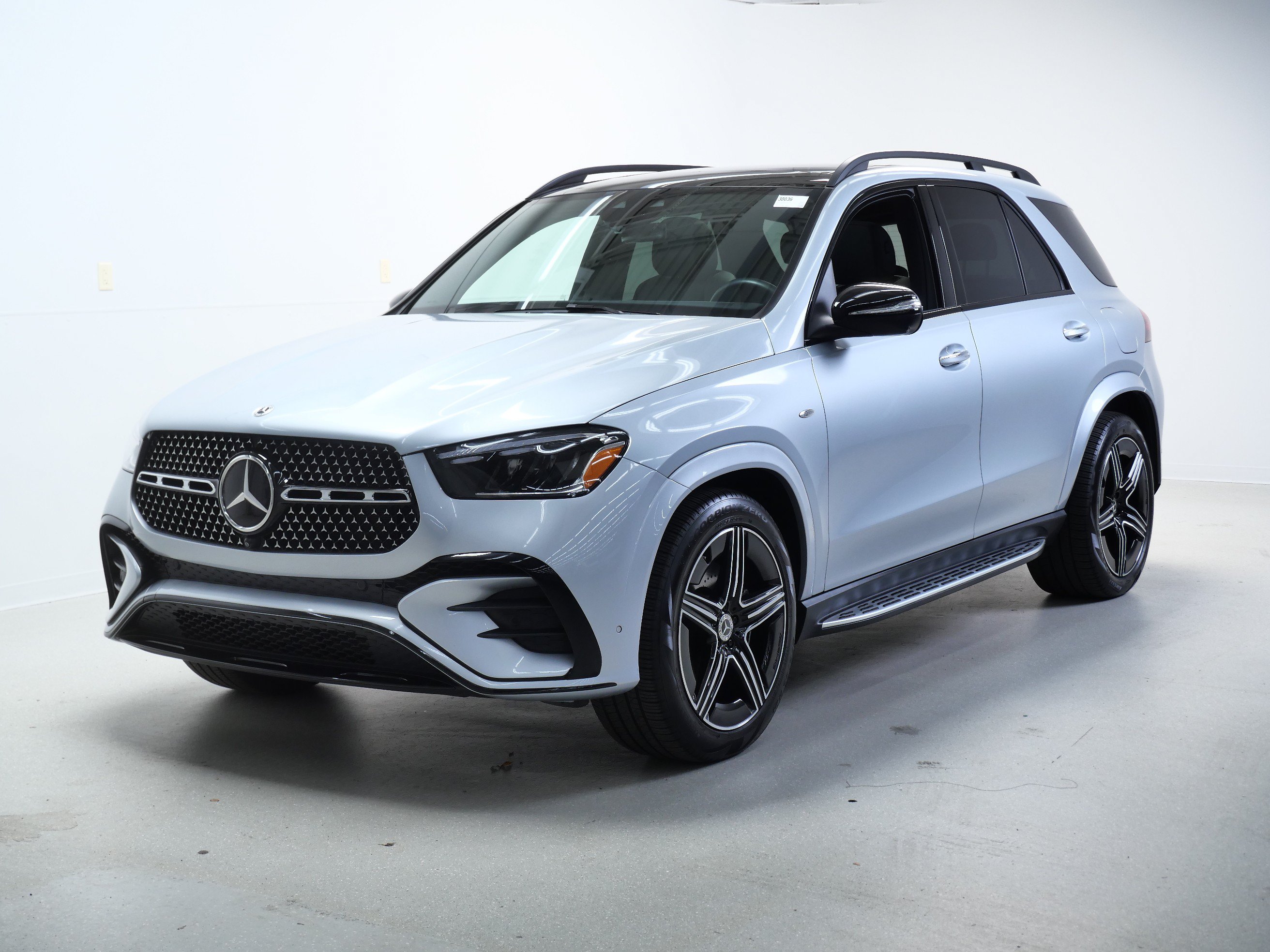 Certified 2025 Mercedes-Benz GLE 450e 4MATIC w/ AMG Line Exterior image 9