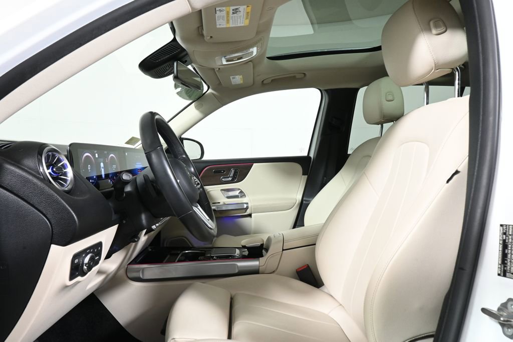 Used 2022 Mercedes-Benz GLB 250 4MATIC image 3