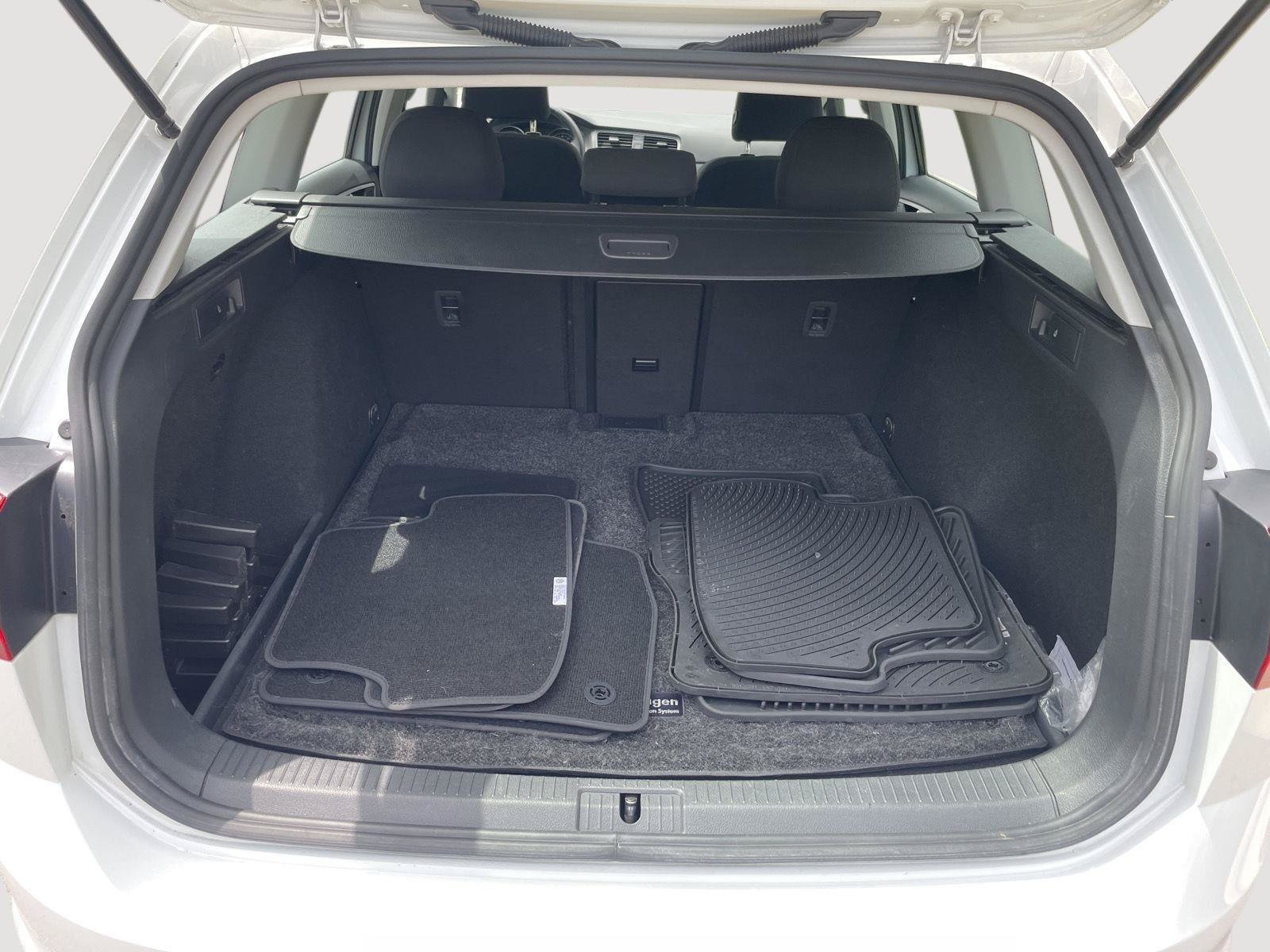 Used 2016 Volkswagen Golf S FWD image 26