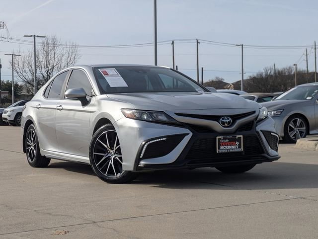 Used 2023 Toyota Camry SE image 2