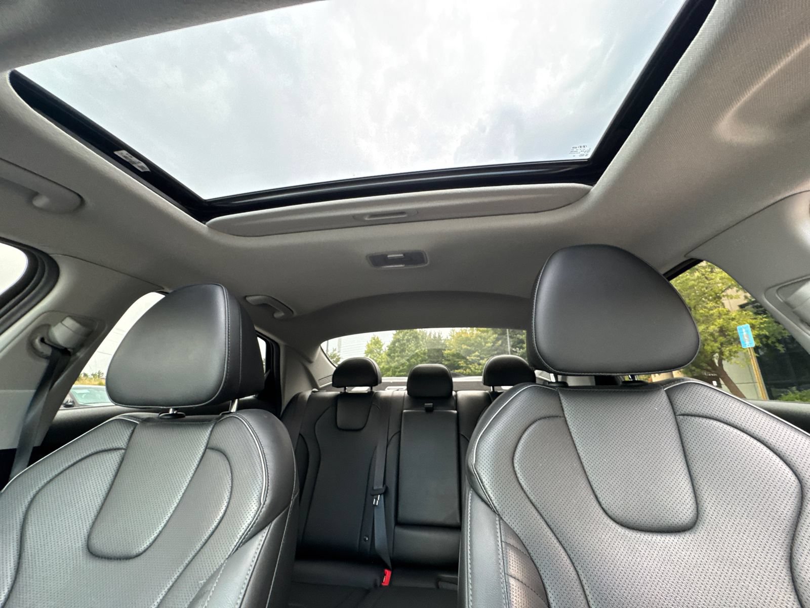 Certified 2025 Hyundai Elantra Limited FWD image 29