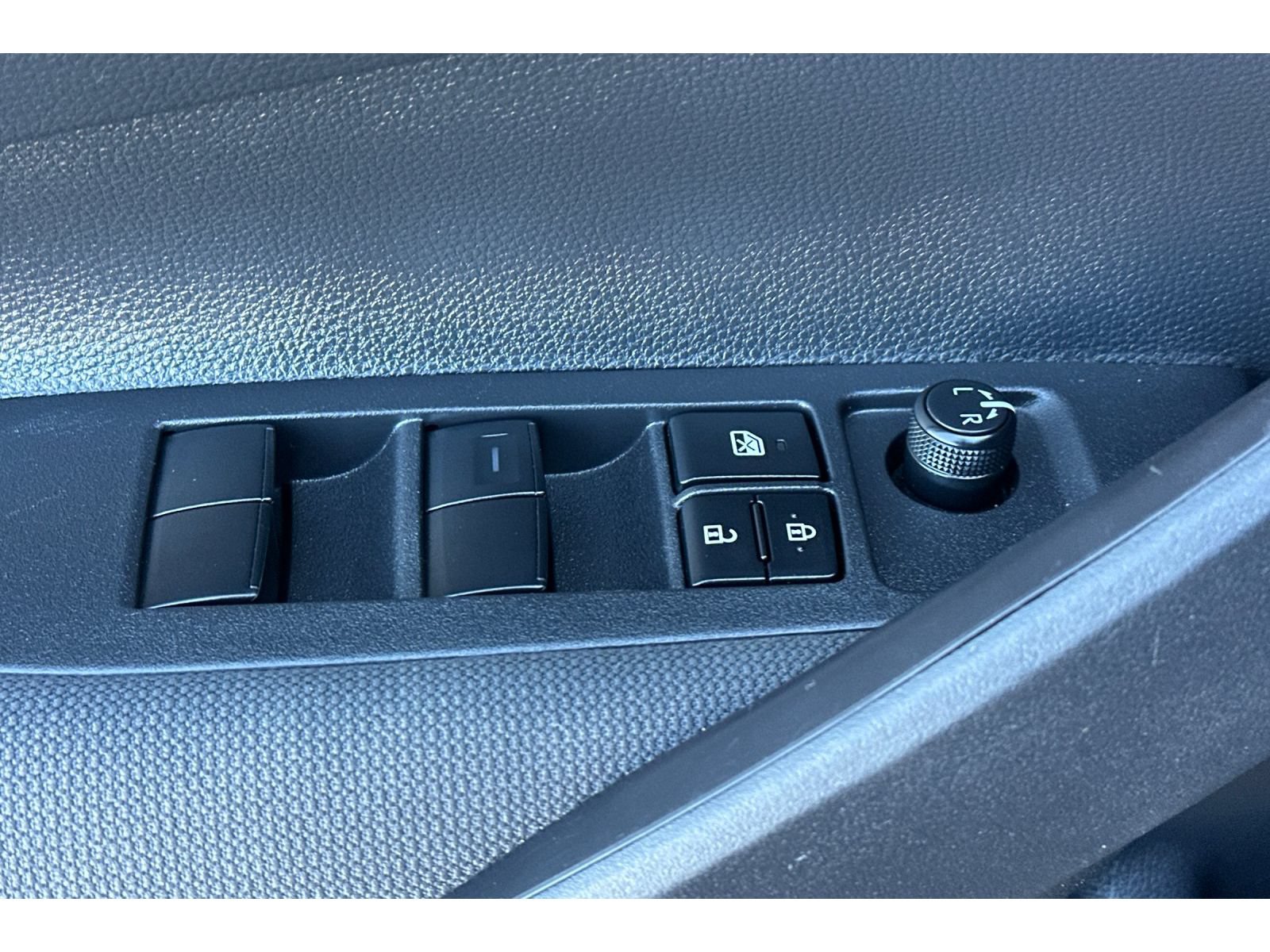 Used 2025 Toyota Corolla LE FWD image 12