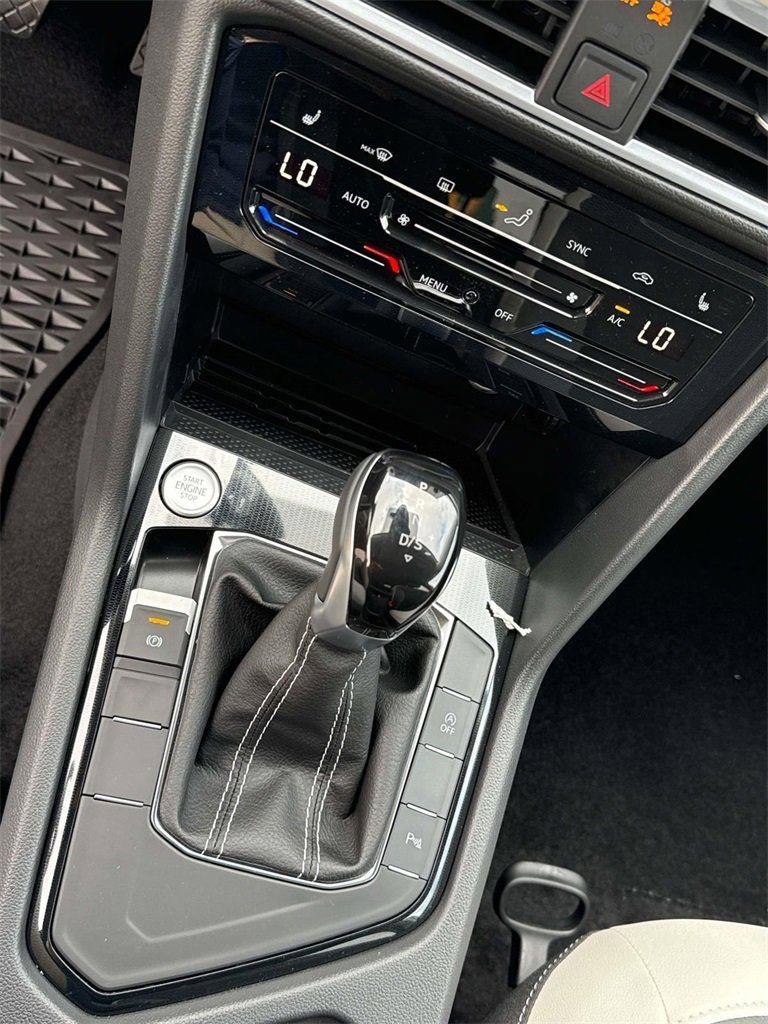 New 2025 Volkswagen Taos SE image 23
