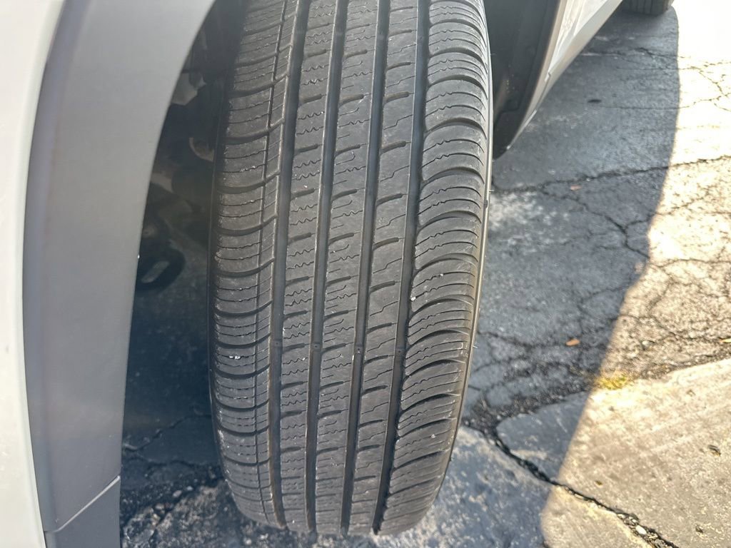 Used 2019 Jeep Cherokee Limited image 35