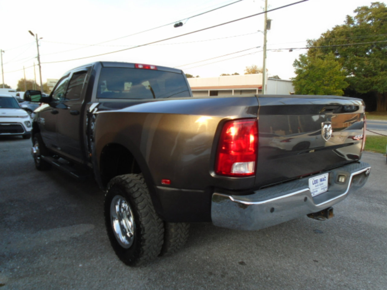Used 2018 RAM 3500 Tradesman w/ Chrome Appearance Group image 4