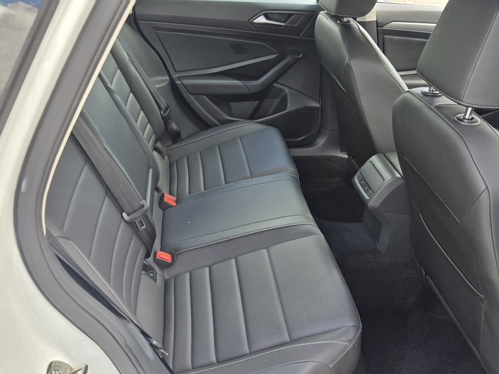 Used 2021 Volkswagen Jetta SE w/ SE Cold Weather Package FWD image 15