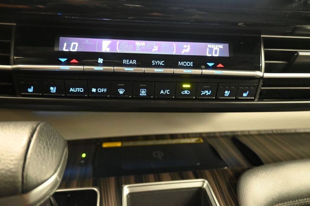 Used 2021 Toyota Sienna Limited FWD image 19