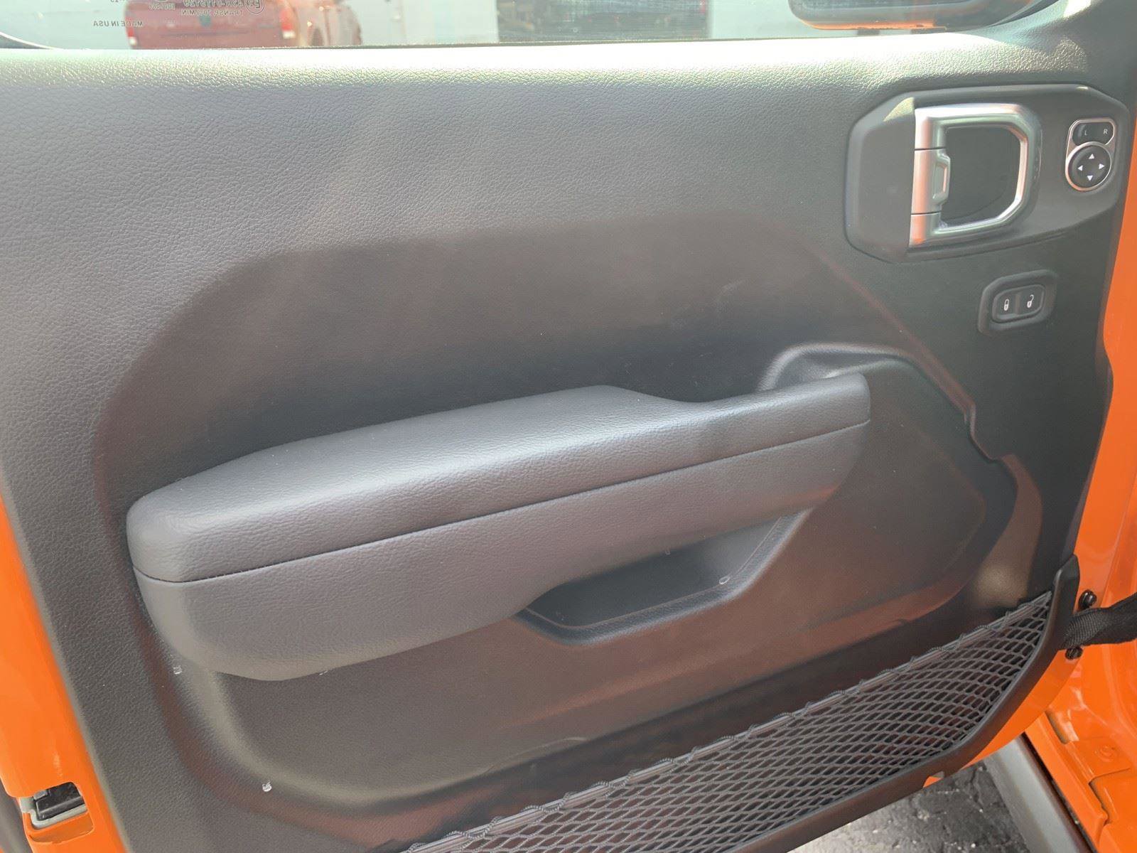 Used 2025 Jeep Gladiator Willys image 13