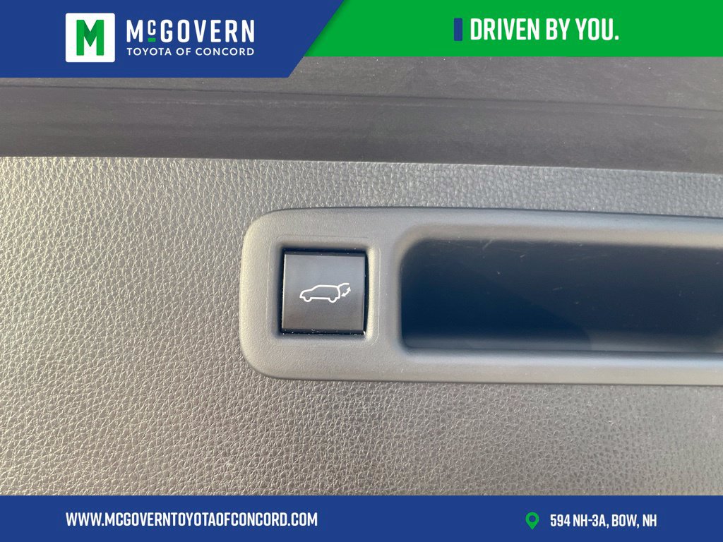 Used 2021 Toyota Highlander XLE AWD/4WD image 23