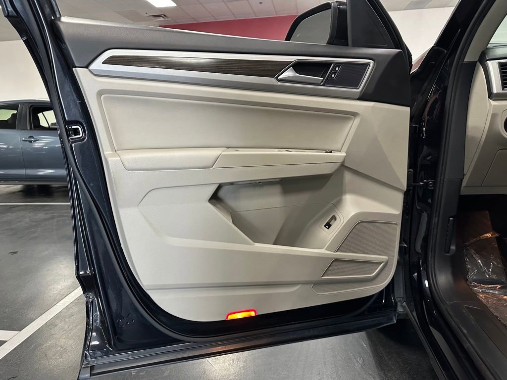 Used 2018 Volkswagen Atlas SE w/ R-Line Package FWD image 13