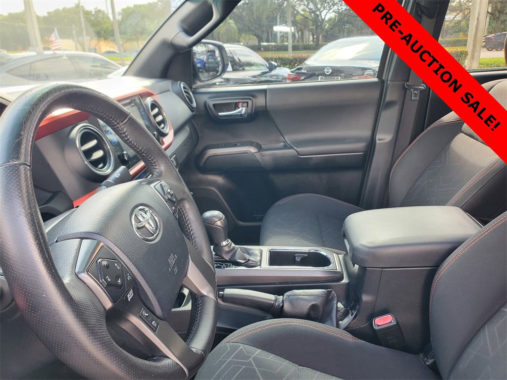 Used 2017 Toyota Tacoma TRD Sport image 15