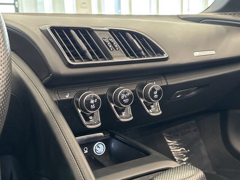 Used 2022 Audi R8 V10 w/ Premium Package image 28